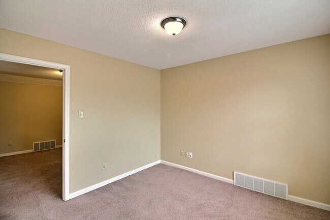 Building Photo - 1291 Rain Hollow Cir W