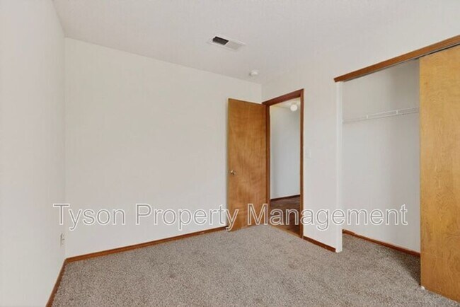 Building Photo - 1700 Violetas Rd NW