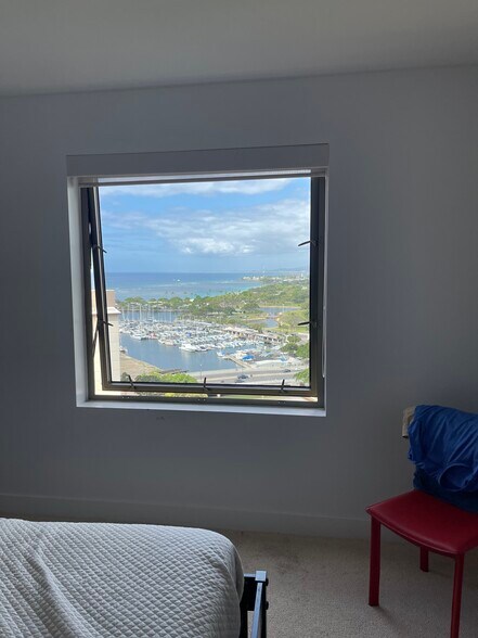 Pick window - 1551 Ala Wai Blvd
