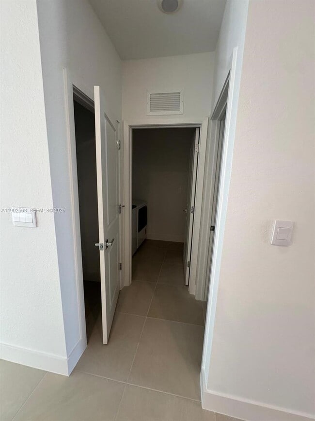 Building Photo - 17108 SW 2nd Cir