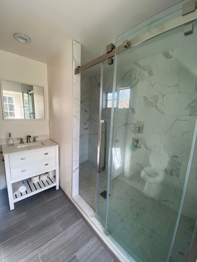 Building Photo - Great horse property in Del Luz!