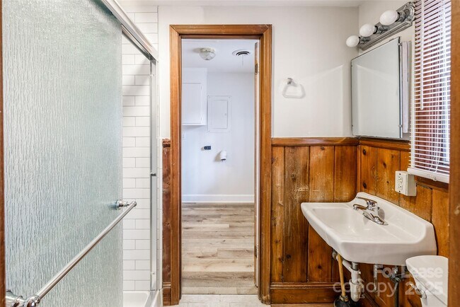 Building Photo - 7029 Yorktowne Dr