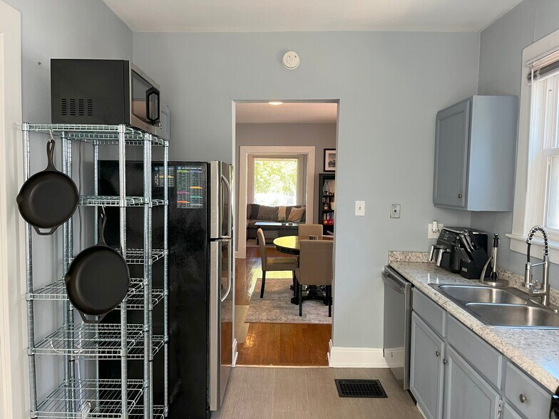 Building Photo - 2909 Portsmouth Ave