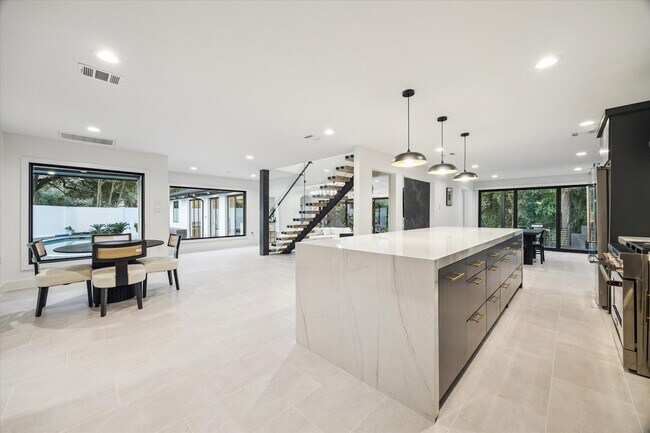 Building Photo - 203 Cove Creek Ln