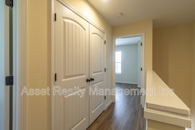Building Photo - 913 Warrior Hill Dr