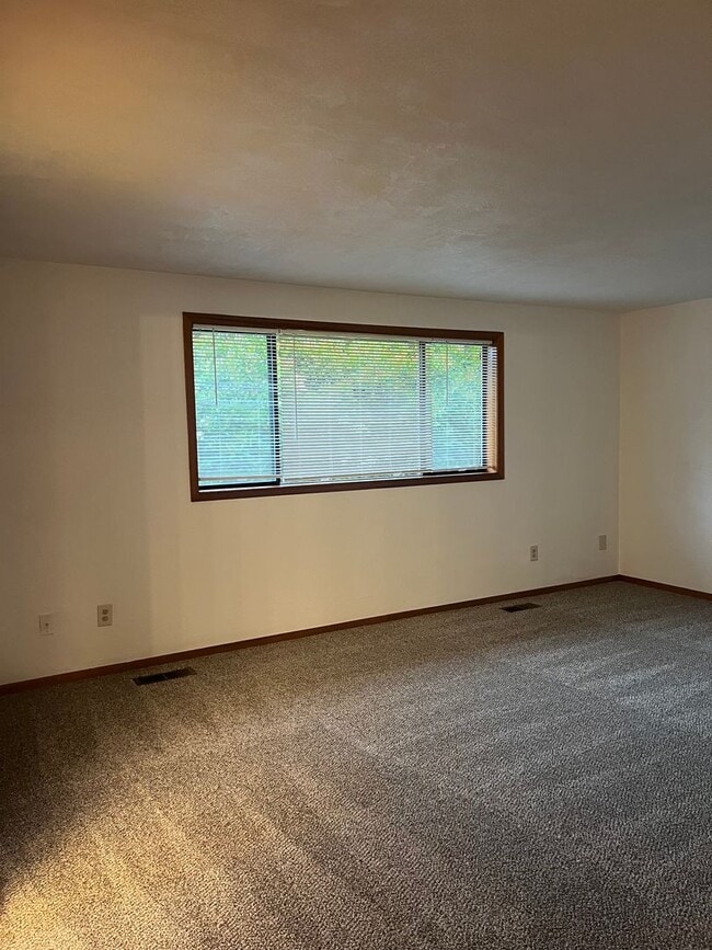 Building Photo - 3 Bedroom 2 Bath House