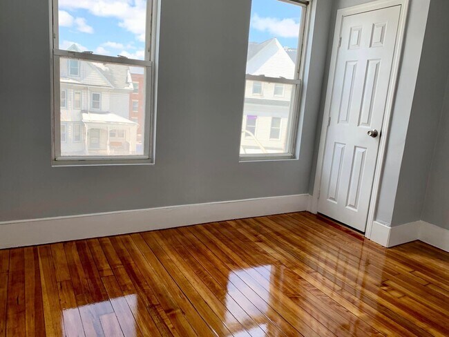 Building Photo - 6 Nahant Ave