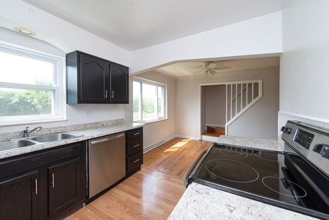 Building Photo - WESTWOOD-4 BEDROOM 2 BATH WITH OPEN FLOOR ...