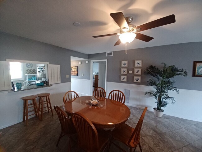 Building Photo - Ocean view FULLY FURNISHED 2+ / 2 with Boa...