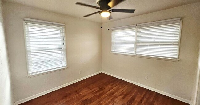 Building Photo - 2609 NW 49th St