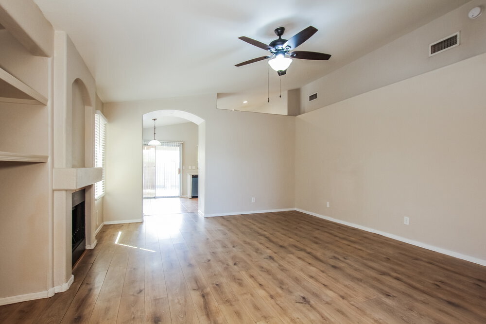 Building Photo - 8667 W Palm Ln
