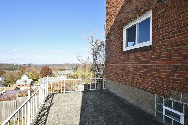 Building Photo - 2937-239 Freeland St