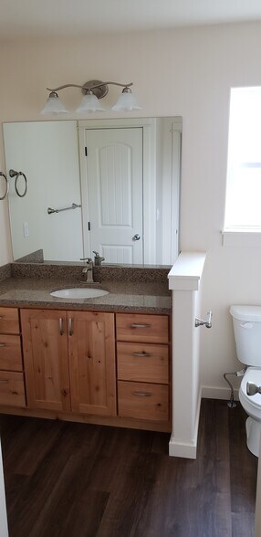 Spare Bath - 1121 Sundial Ln
