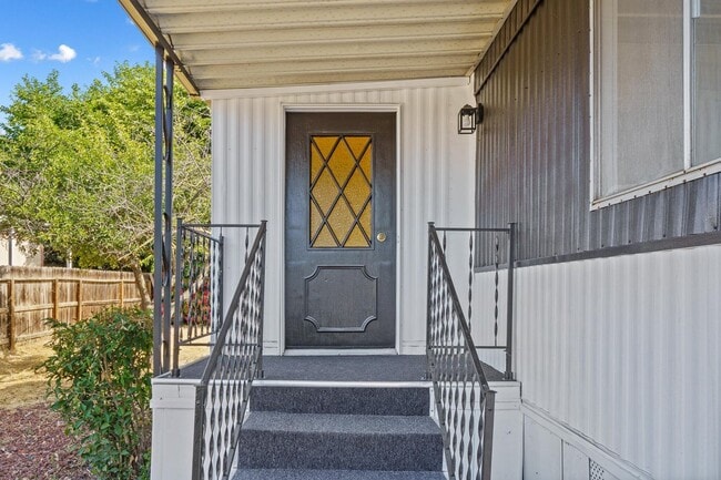 Building Photo - 5055 W. TULARE AVE SP 64 - 2 BEDROOM 1.5 BATH - MANUFACTURED HOME - SW VISALIA