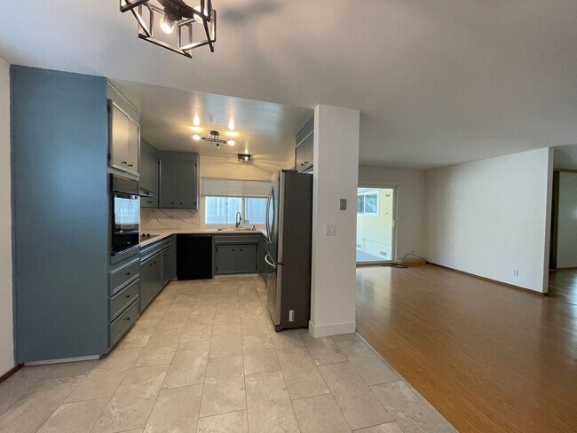 Building Photo - Remodeled 3 Bedroom 2 Bath in Berryessa area of San Jose