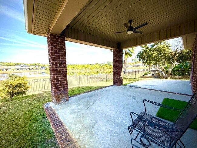 Building Photo - 399 Pin Oak Loop