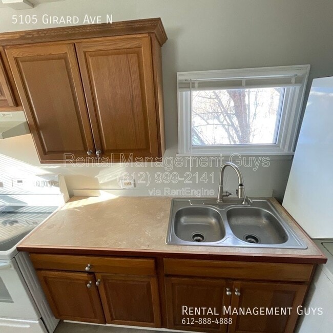 Building Photo - 5105 N Girard Ave