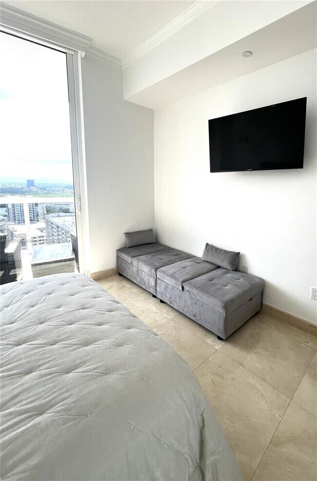Building Photo - 15901 Collins Ave