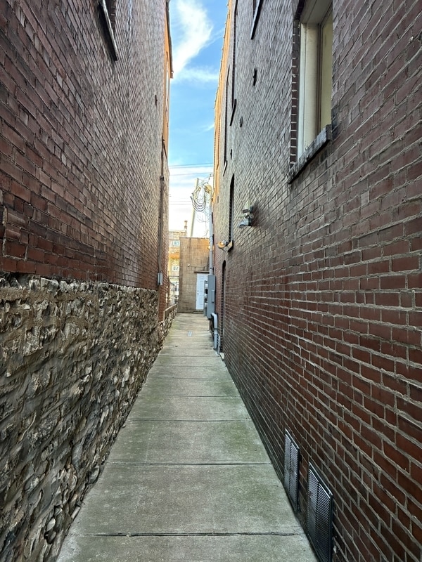 Building Photo - 3407 California Ave