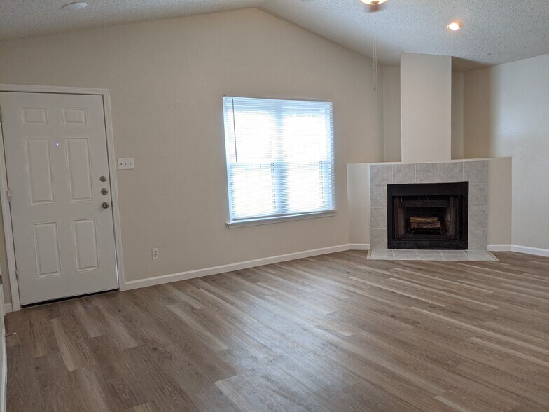 Building Photo - 3710 Trotwood Trl