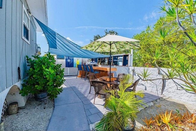 Building Photo - 1540 Lantana Ln