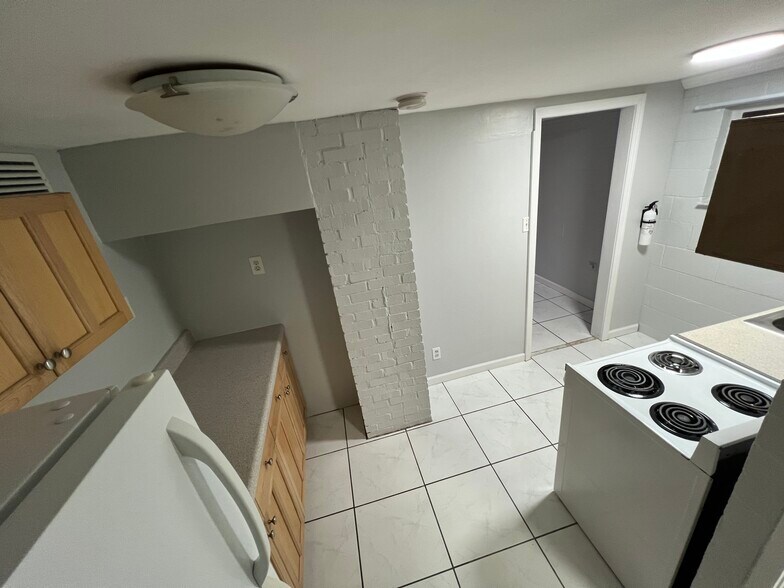 Building Photo - 615 Hillcrest St