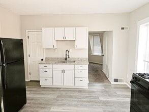 Building Photo - Central Ave