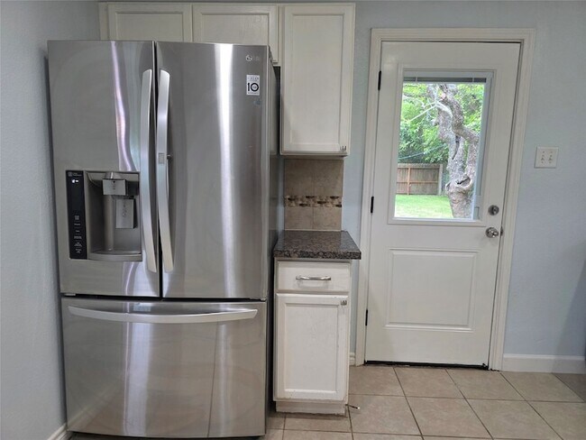 Building Photo - 209 Franlee St