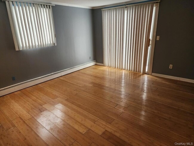 Building Photo - 1570 Kenneth Ave