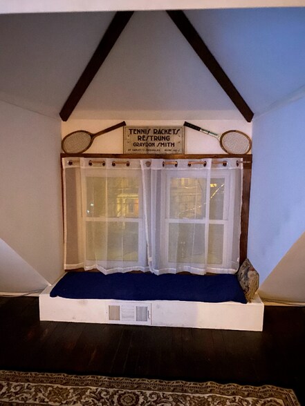 Building Photo - 45 Temple St