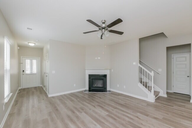 Building Photo - 2913 Warwick Ct