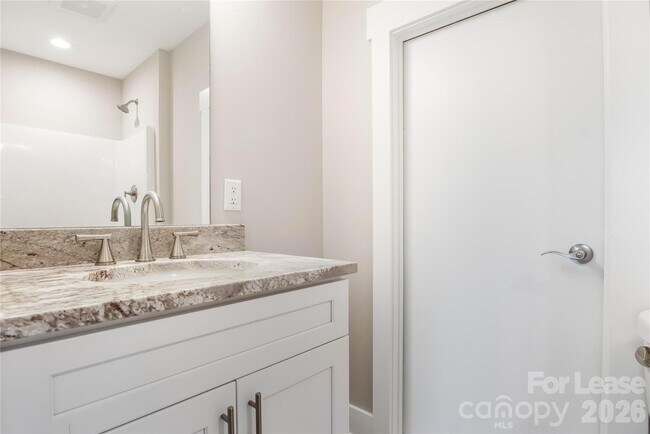 Building Photo - 48 Creekside View Dr