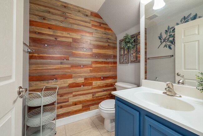 Building Photo - FULLY FURNISHED 2 BEDROOM CONDO IN THE NW WITH ATTACHED 2 CAR GARAGE