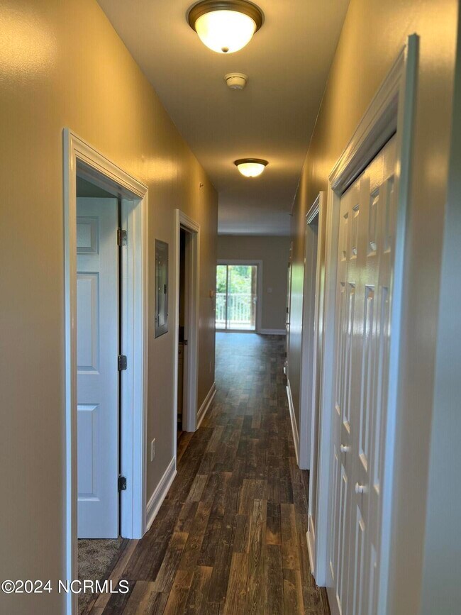 Building Photo - 200 Lighthouse Ln