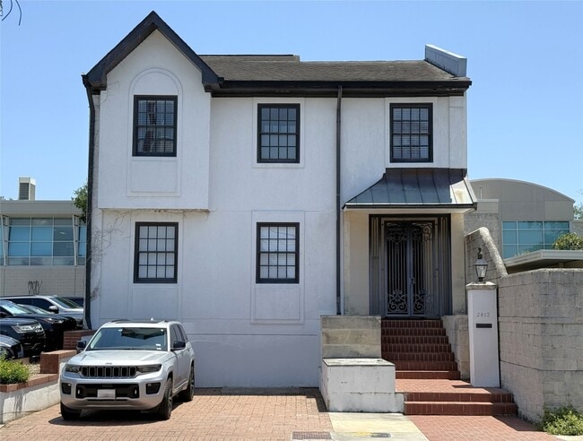 Building Photo - 2813 Saint St