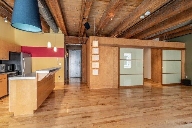 Building Photo - 27 Wormwood St