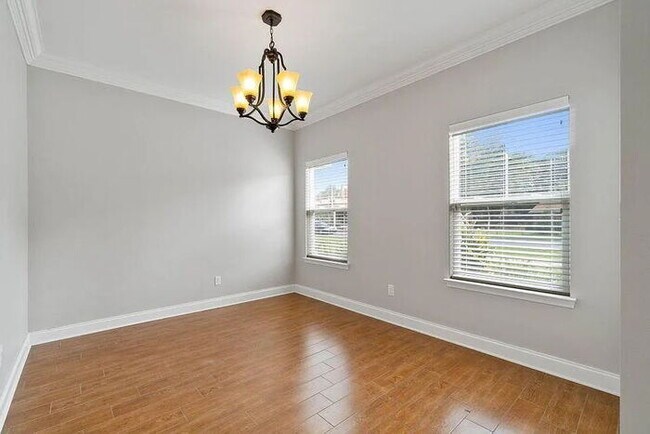 Building Photo - Conveniently located to Hurlburt and Eglin AFB.