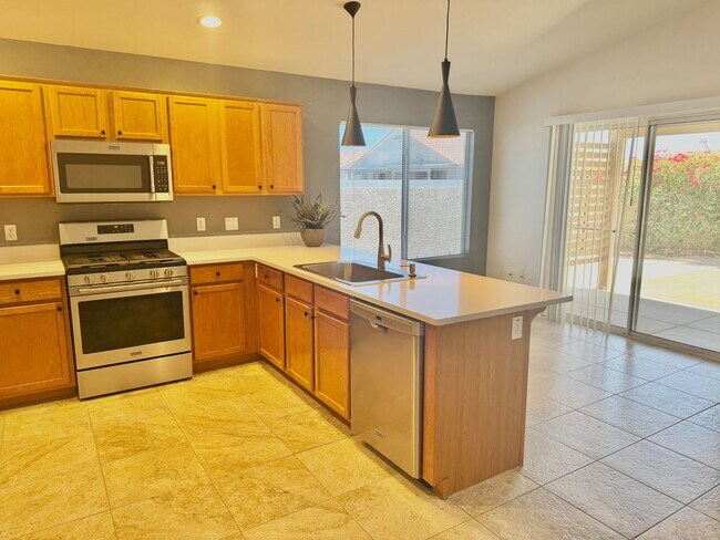 Building Photo - Meticulously Maintained 3 Bedroom + Den Single Level Home! Fantastic Low Backyard.