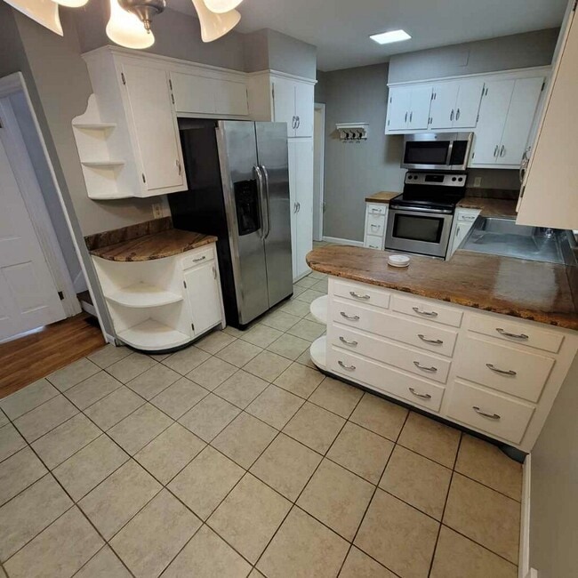 Building Photo - 215 N 12th St