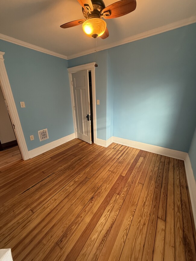 Building Photo - 713 Clairmount Ave