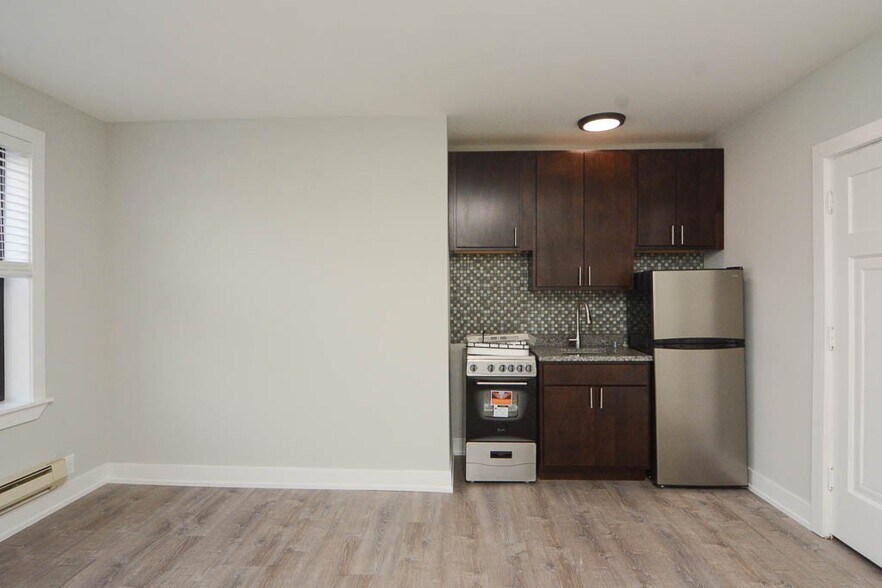 Building Photo - 4549 N Damen Ave