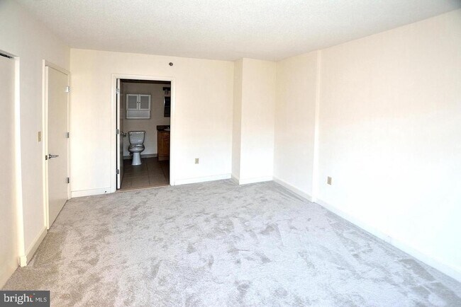 Building Photo - 1150 K St NW