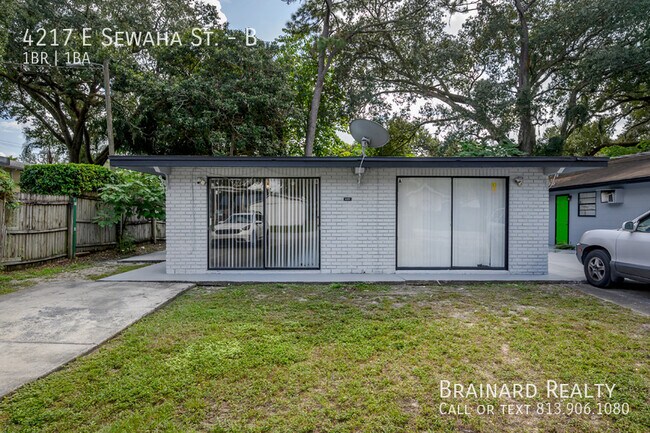 Building Photo - 4217 E Sewaha St