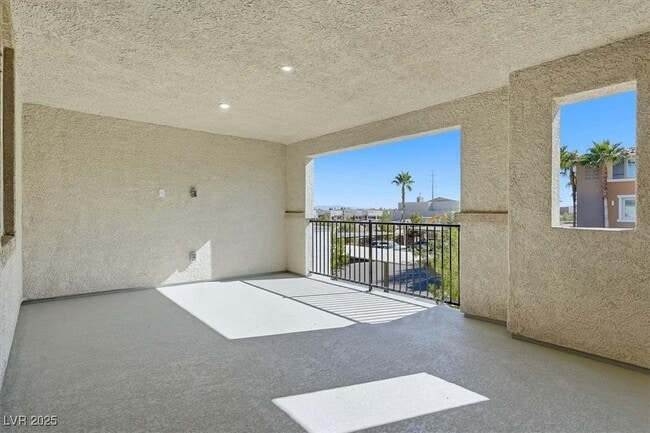 Building Photo - 8667 Luxuriant Ave