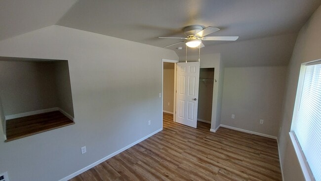 Building Photo - 204 6th Ave