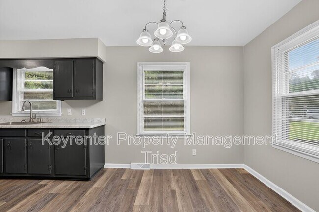 Building Photo - 300 Martingale Dr