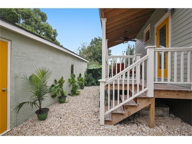 Back deck/ detached garage - 1641 Alvar St