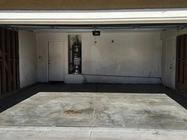 Building Photo - One story home featuring open floor plan