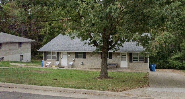 Building Photo - 450 Hutton Ln