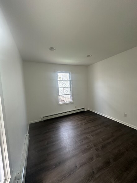 Building Photo - 41 Hinsdale Pl